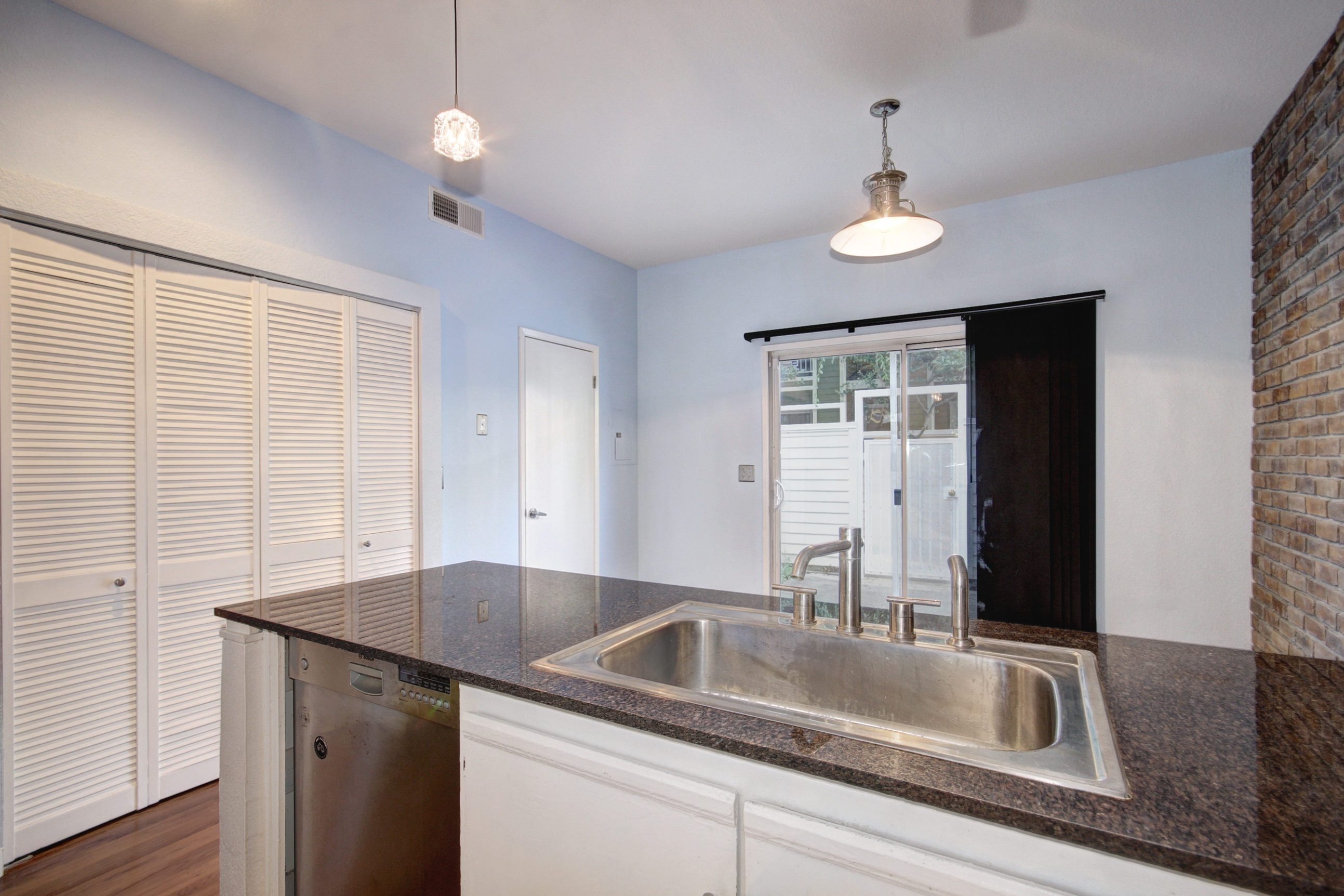 Dunnigan Realtors Downtown 2 Bedrooms, Condominium, Sold Listings, P Street, 1 Bathrooms, Listing ID 1124, Sacramento, Sacramento, California, United States, 95814,