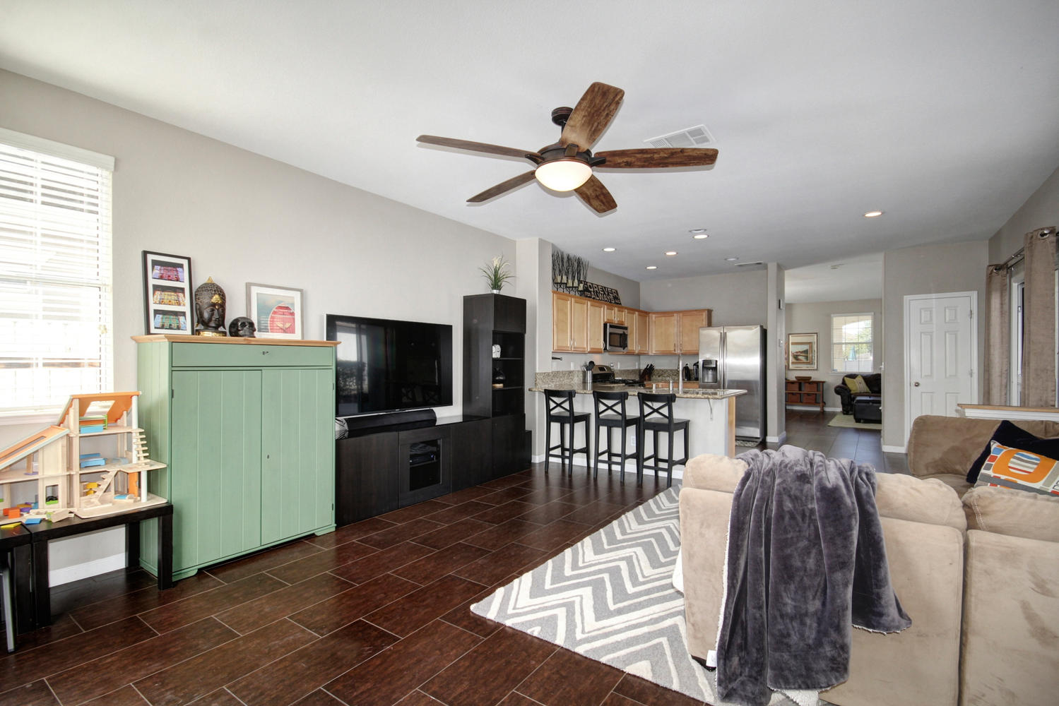 Dunnigan Realtors Elk Grove 4 Bedrooms, Single Family Home, Sold Listings, La Tonis Way, 2 Bathrooms, Listing ID 1144, Elk Grove, California, United States, 95758,