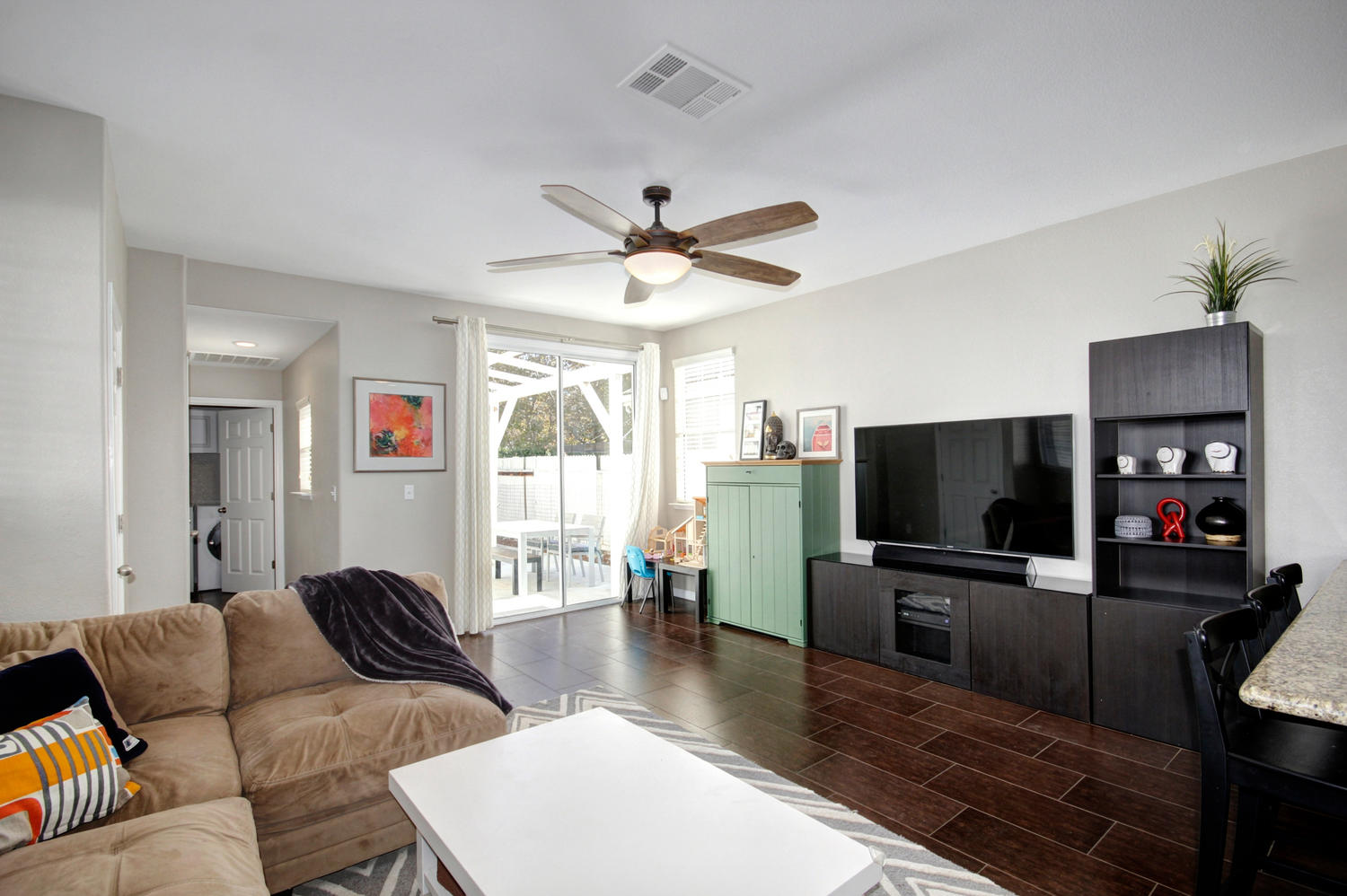 Dunnigan Realtors Elk Grove 4 Bedrooms, Single Family Home, Sold Listings, La Tonis Way, 2 Bathrooms, Listing ID 1144, Elk Grove, California, United States, 95758,