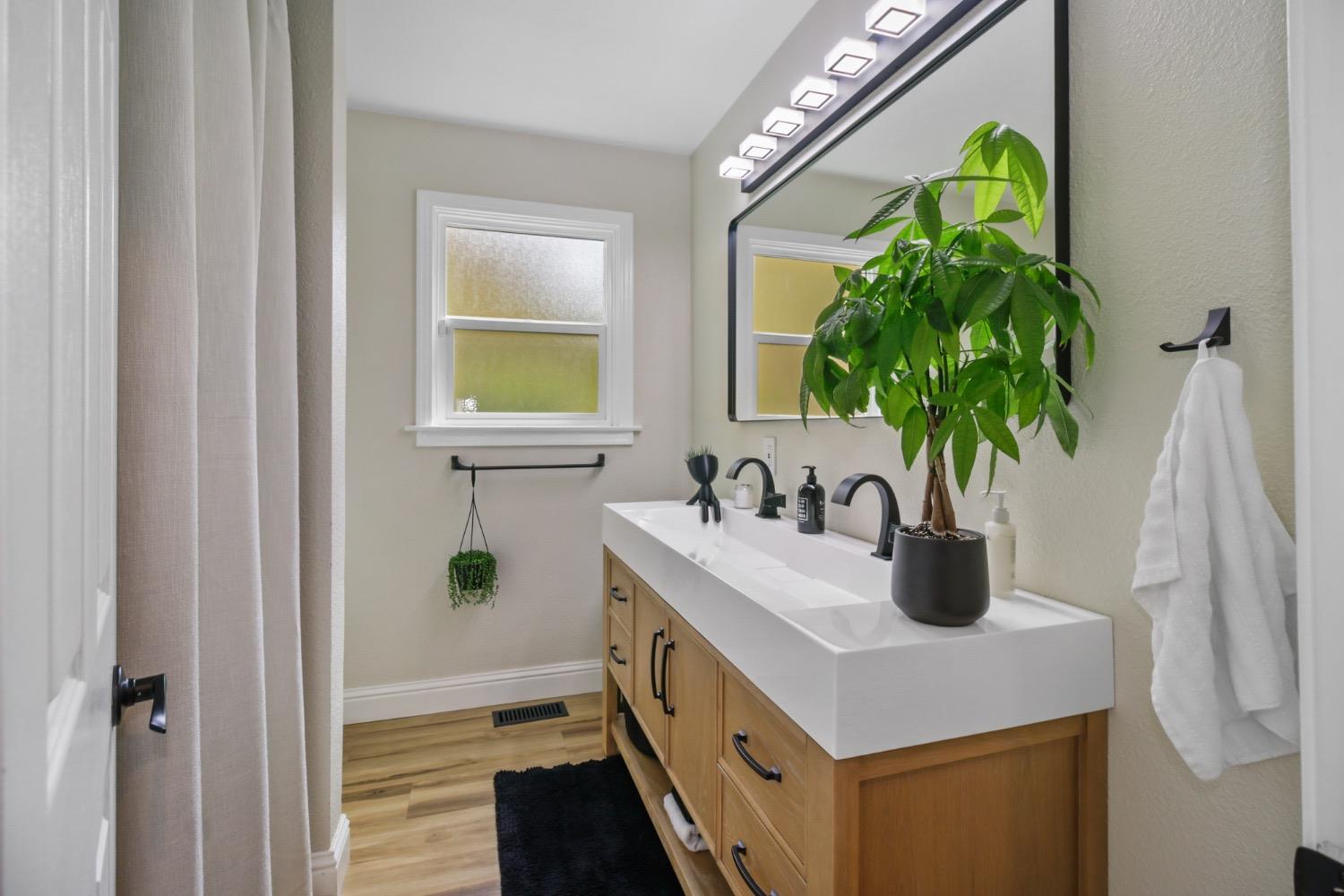 East Sac, Dunnigan Realtors, 232 33rd St, Sacramento, California, United States 95816, 3 Bedrooms Bedrooms, ,2 BathroomsBathrooms,Single Family Home,Active Listings,33rd St,1370