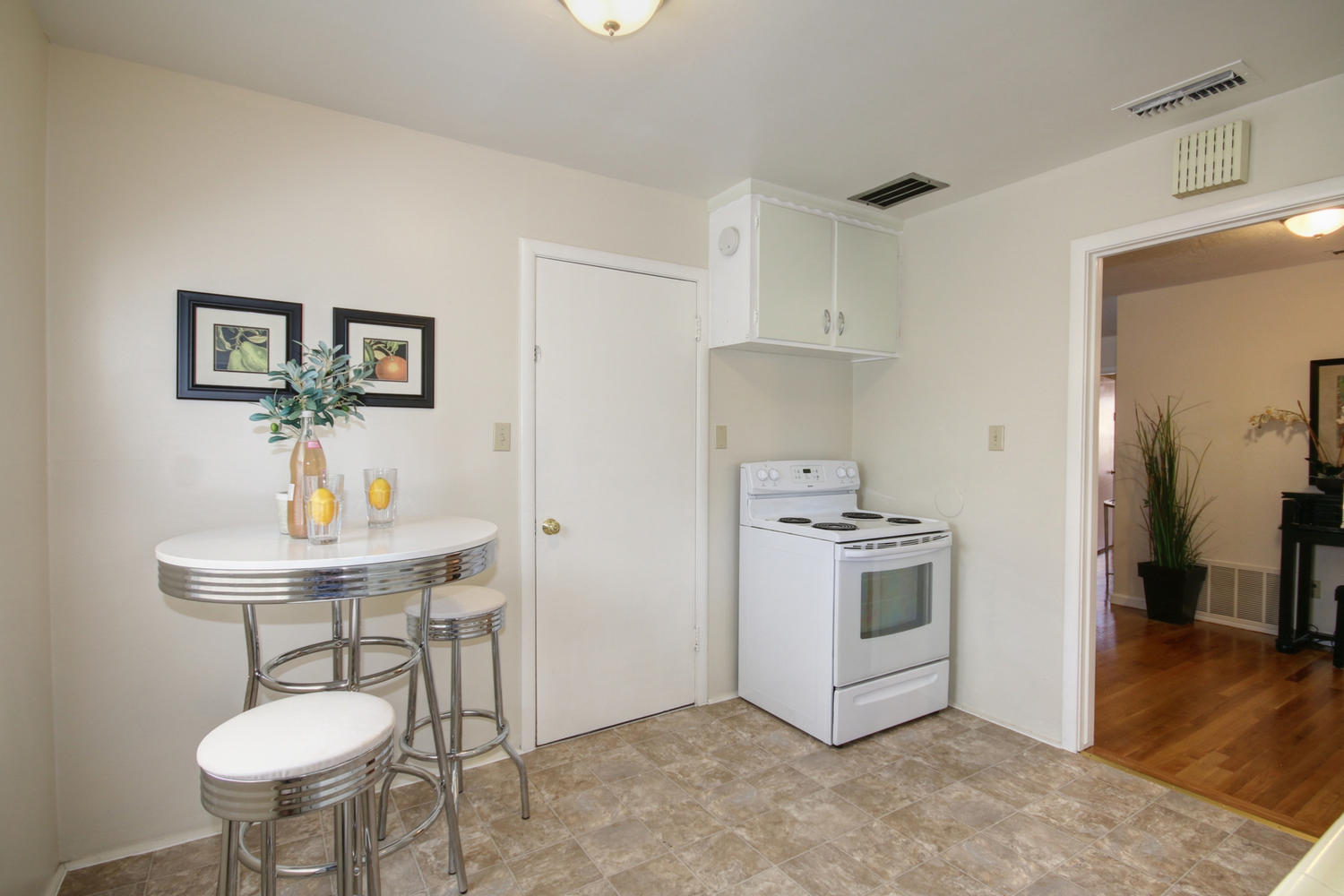 Dunnigan Realtors East Sac 3 Bedrooms, Single Family Home, Sold Listings, 63rd Street, 2 Bathrooms, Listing ID 1100, Sacramento, Sacramento, California, United States, 95819,