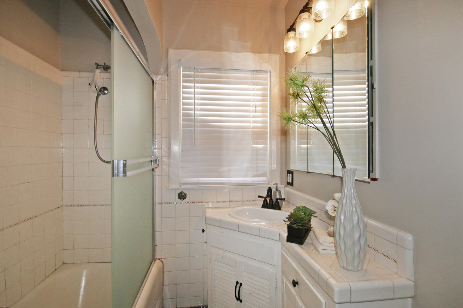 Dunnigan Realtors East Sac 2 Bedrooms, Single Family Home, Sold Listings, D Street, 1 Bathrooms, Listing ID 1102, Sacramento, Sacramento, California, United States, 95816,