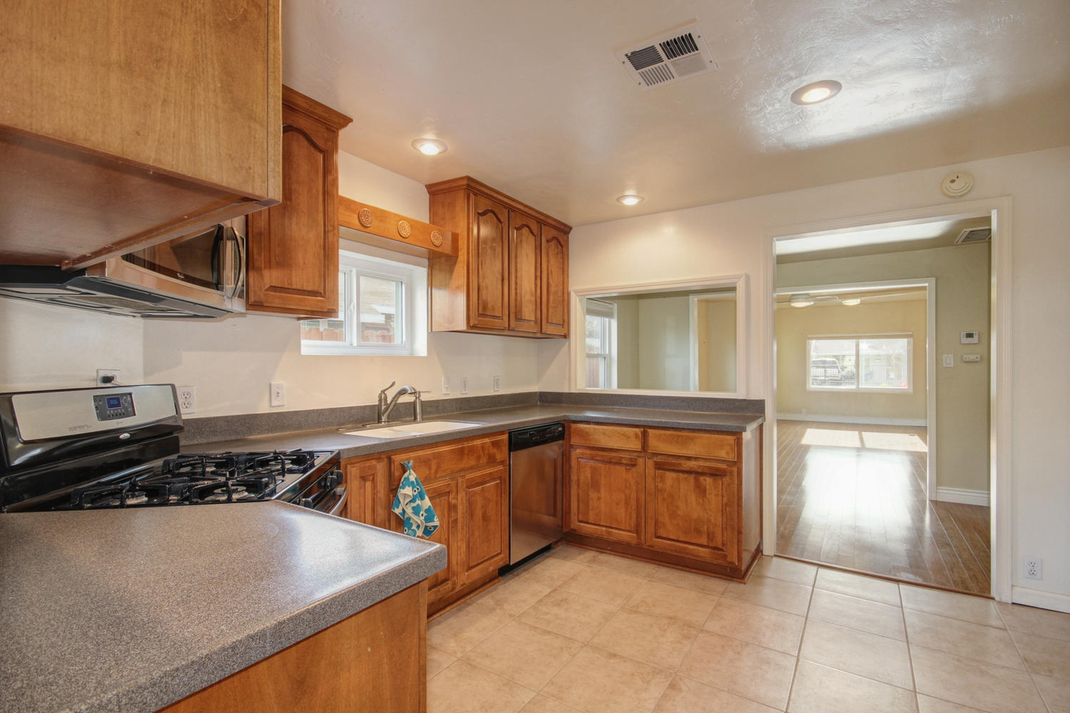 2 Bedrooms, Single Family Home, Sold Listings, 9th, 1 Bathrooms, Listing ID 1125, CA, Sacramento, California, United States, 95820,