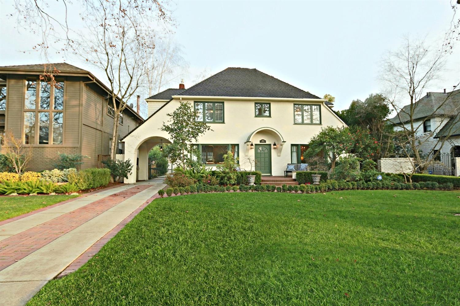 Dunnigan Realors East Sac 
1423 41st,Sacramento,Sacramento,California,United States 95819,4 Bedrooms Bedrooms,2 Bathrooms Bathrooms,Single Family Home,41st,1182