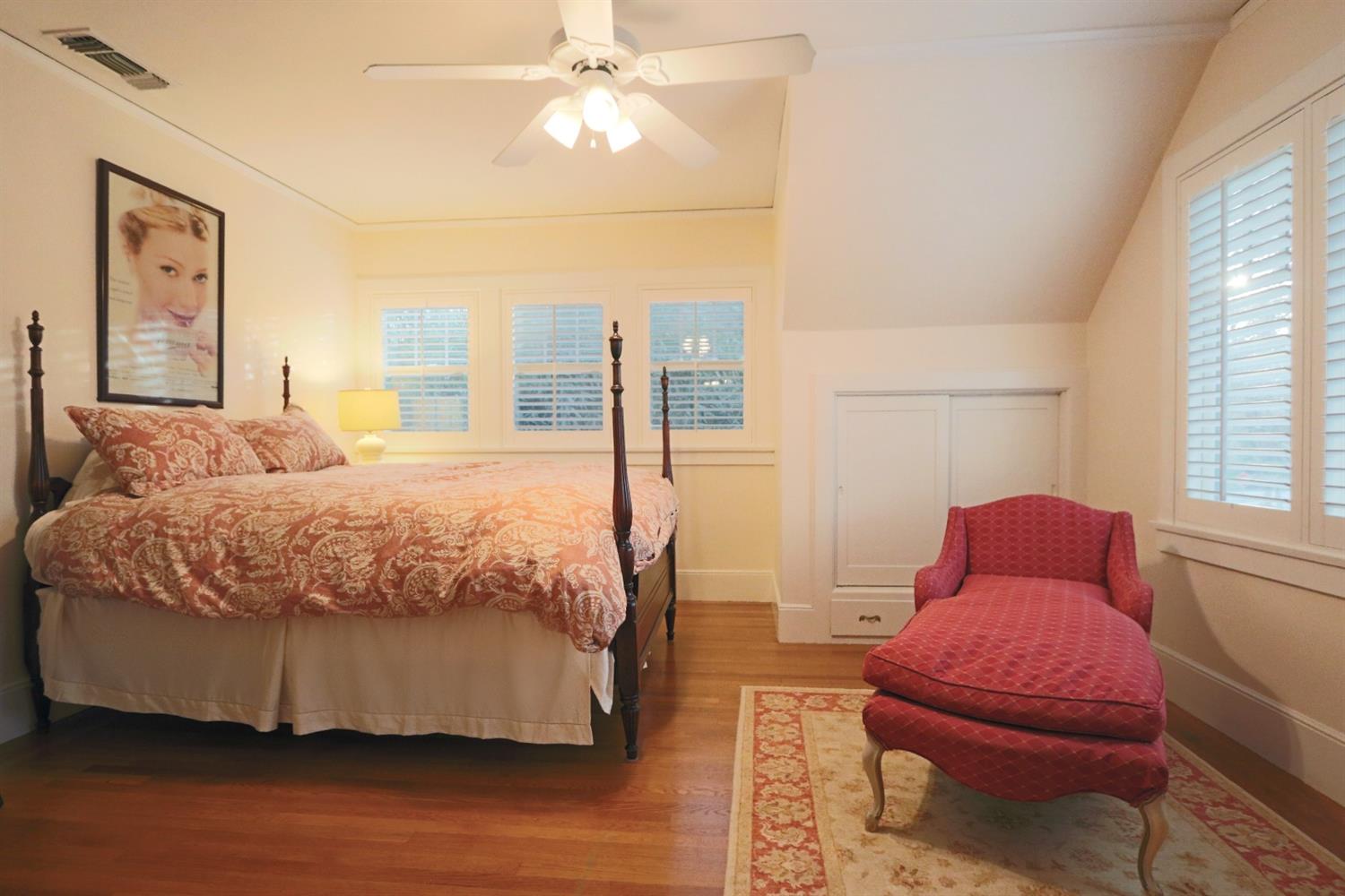 Dunnigan Realors East Sac 
1423 41st,Sacramento,Sacramento,California,United States 95819,4 Bedrooms Bedrooms,2 Bathrooms Bathrooms,Single Family Home,41st,1182