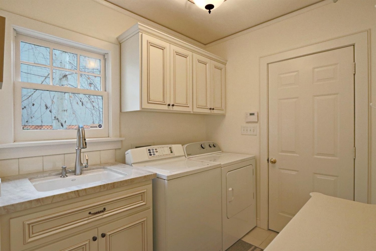 Dunnigan Realors East Sac 
1423 41st,Sacramento,Sacramento,California,United States 95819,4 Bedrooms Bedrooms,2 Bathrooms Bathrooms,Single Family Home,41st,1182