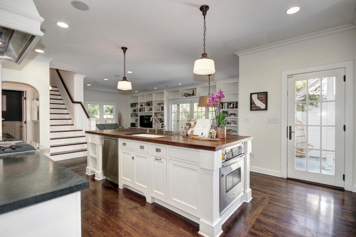 Dunnigan Realtors East Sac 320 37th St, Sacramento, California, United States 95816, 4 Bedrooms Bedrooms, ,2 BathroomsBathrooms,Single Family Home,Active Listings,37th St,1206