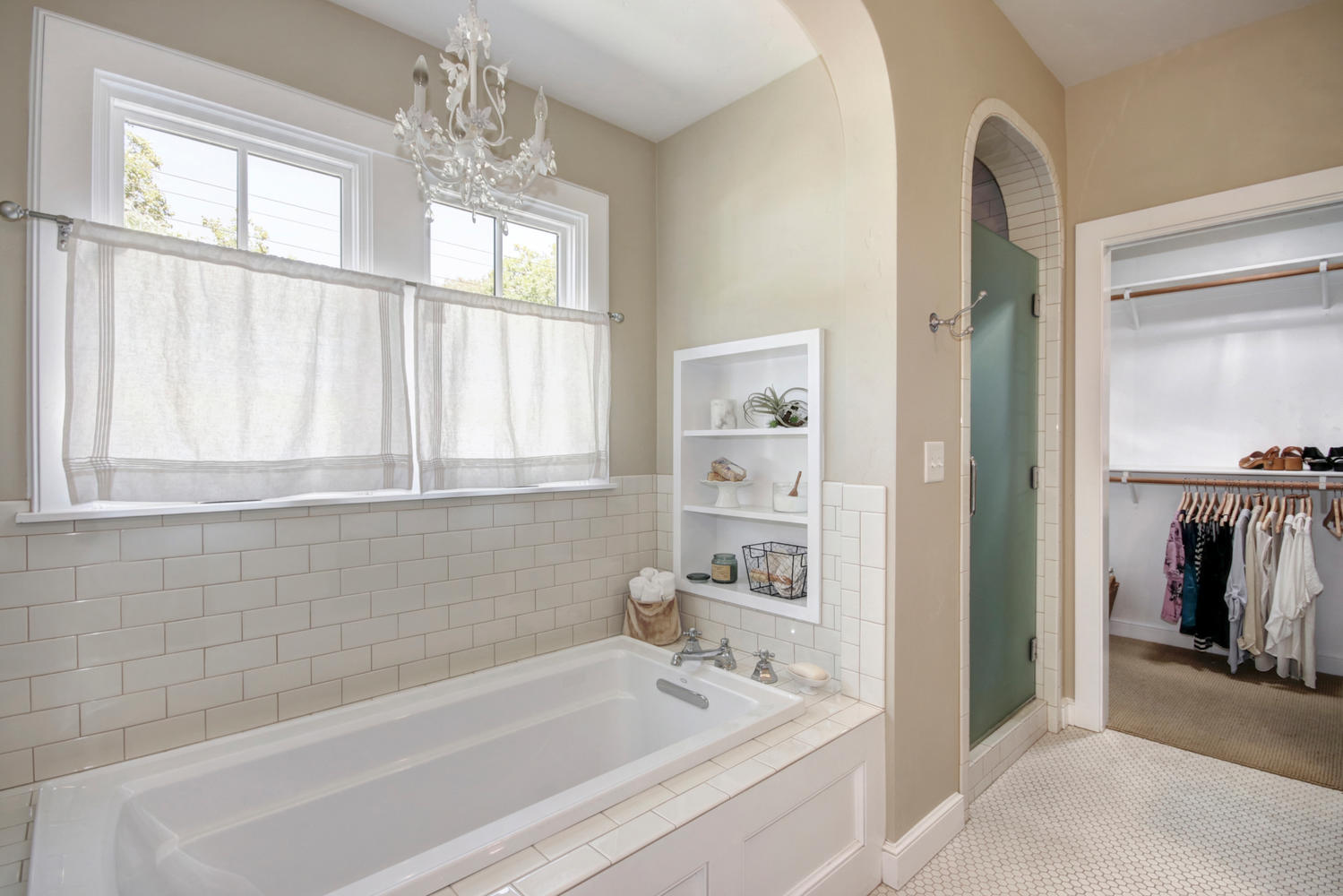 Dunnigan Realtors East Sac 320 37th St, Sacramento, California, United States 95816, 4 Bedrooms Bedrooms, ,2 BathroomsBathrooms,Single Family Home,Active Listings,37th St,1206