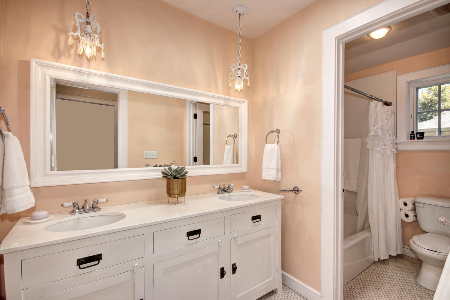 Dunnigan Realtors East Sac 320 37th St, Sacramento, California, United States 95816, 4 Bedrooms Bedrooms, ,2 BathroomsBathrooms,Single Family Home,Active Listings,37th St,1206