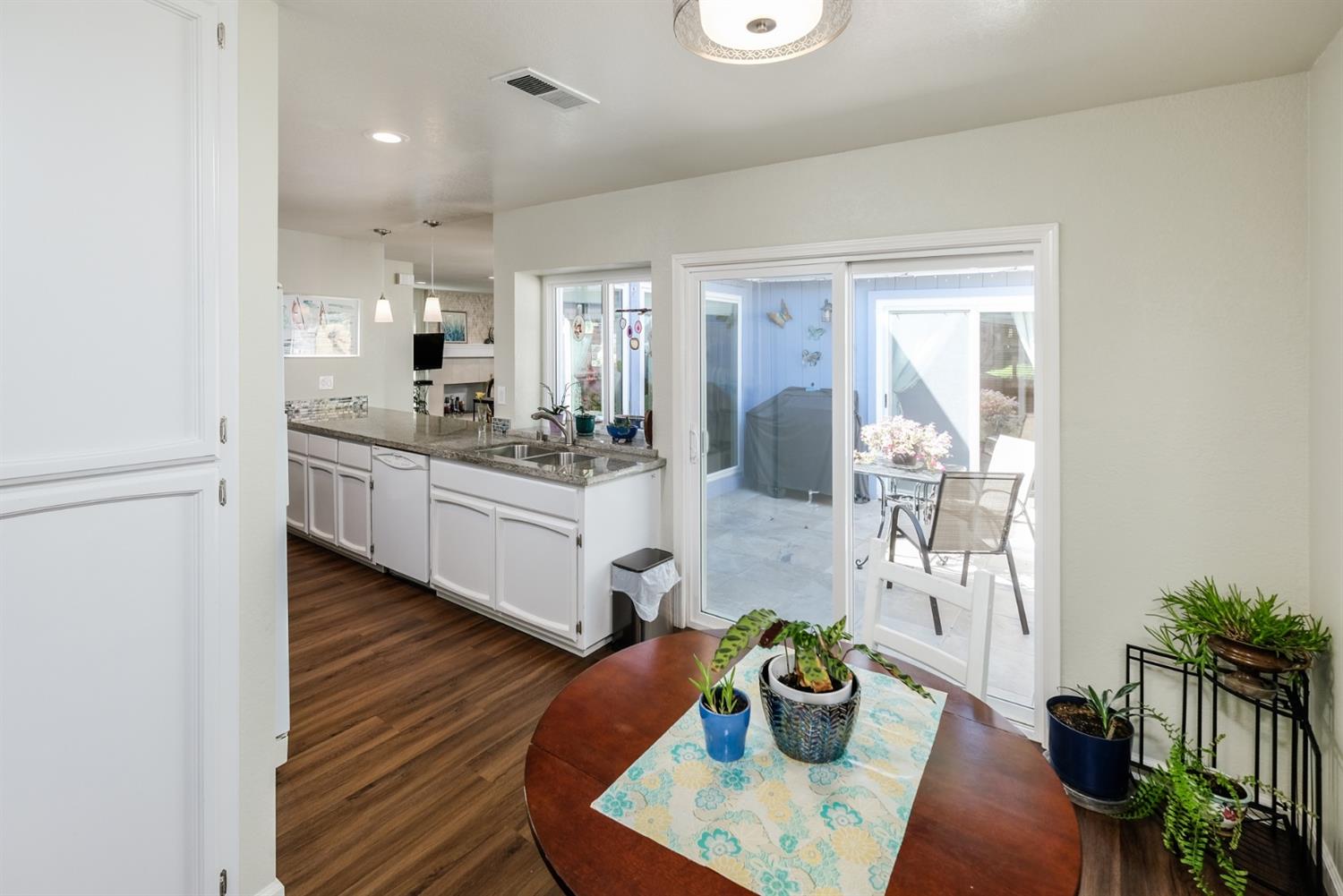 Dunnigan Realtors, 2498 American River Dr, Sacramento, Sacramento, California, United States 95825, 3 Bedrooms Bedrooms, ,2 BathroomsBathrooms, Condominium,Sold Listings, American River Dr,1251