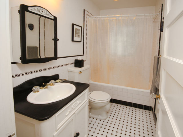 Dunnigan Realtors East Sac 2 Bedrooms, Single Family Home, Sold Listings, D Street, 1 Bathrooms, Listing ID 1000, Sacramento, Sacramento, California, United States, 95816,