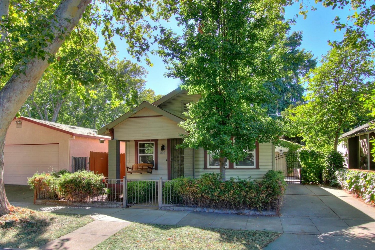 Dunnigan, Realtors, Midtown,  220 27th St, Sacramento, California, United States 95816, 2 Bedrooms Bedrooms, ,1 BathroomBathrooms,Single Family Home,Active Listings,27th St,1318