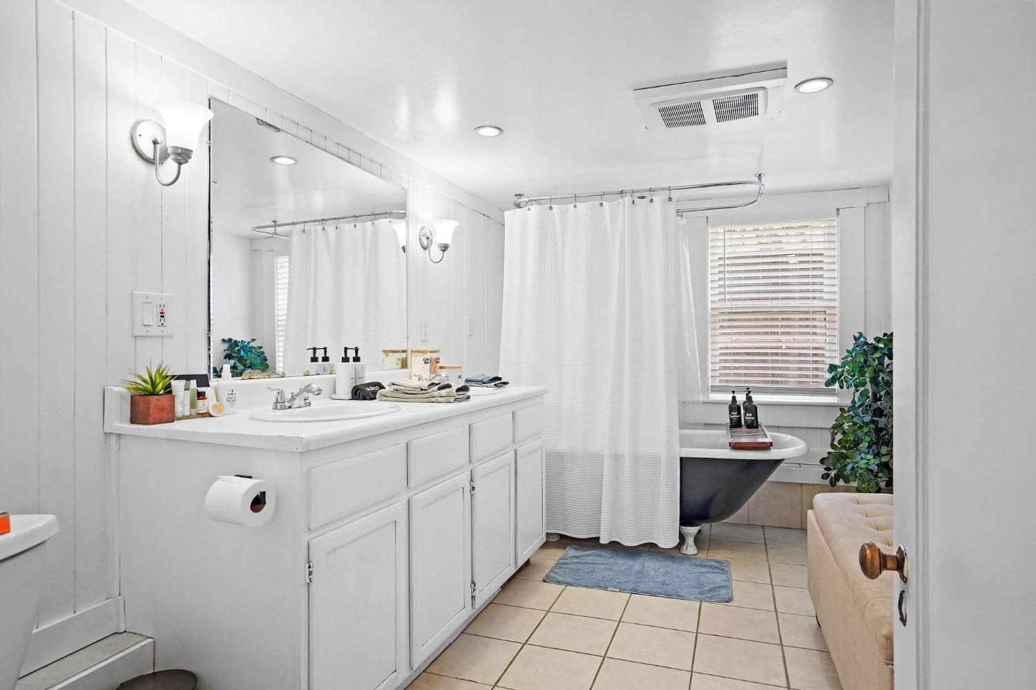 Dunnigan Realtors, Land Park, 1910 3rd Ave, Sacramento, California, United States 95818, 5 Bedrooms Bedrooms, ,2 BathroomsBathrooms,Single Family Home,Sold Listings,3rd Ave,1356
