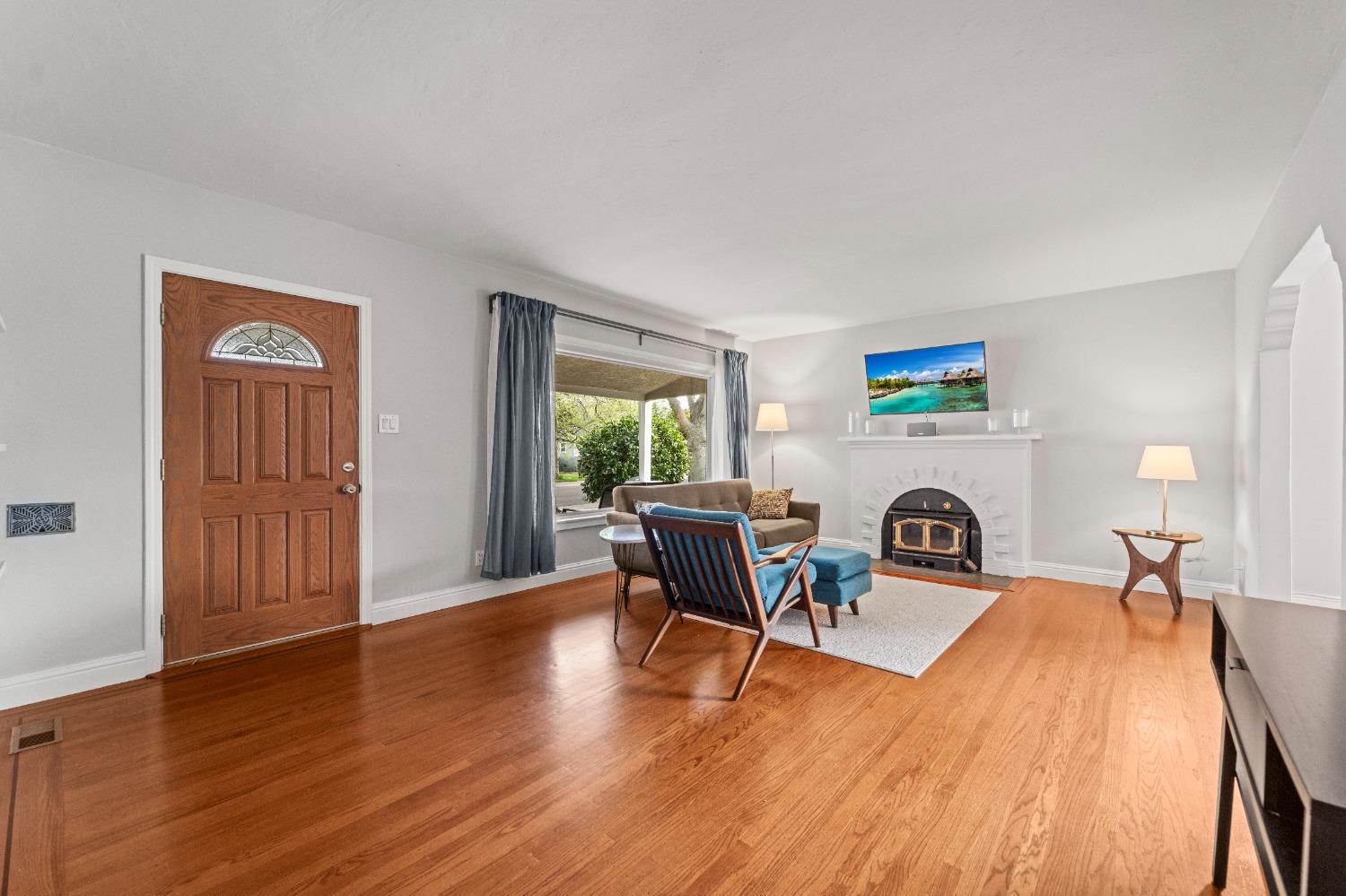 Dunnigan Realtors, Land Park,  642 Perkins Way, Sacramento, California, United States 95818, 2 Bedrooms Bedrooms, ,2 BathroomsBathrooms,Single Family Home,Sold Listings,Perkins Way,1372