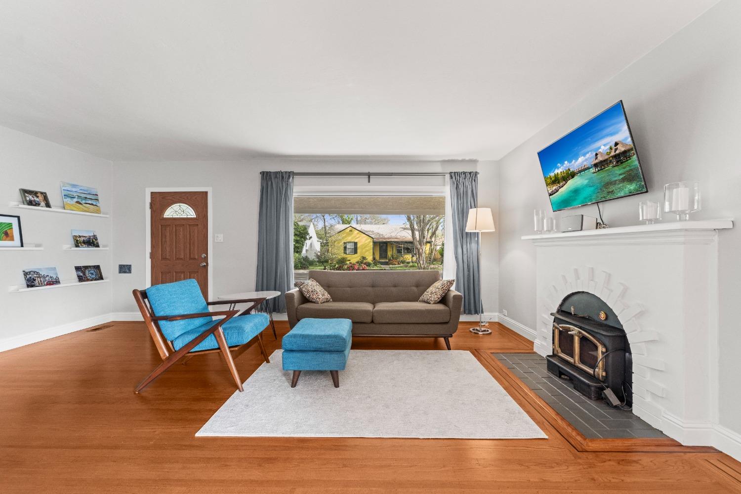 Dunnigan Realtors, Land Park,  642 Perkins Way, Sacramento, California, United States 95818, 2 Bedrooms Bedrooms, ,2 BathroomsBathrooms,Single Family Home,Sold Listings,Perkins Way,1372