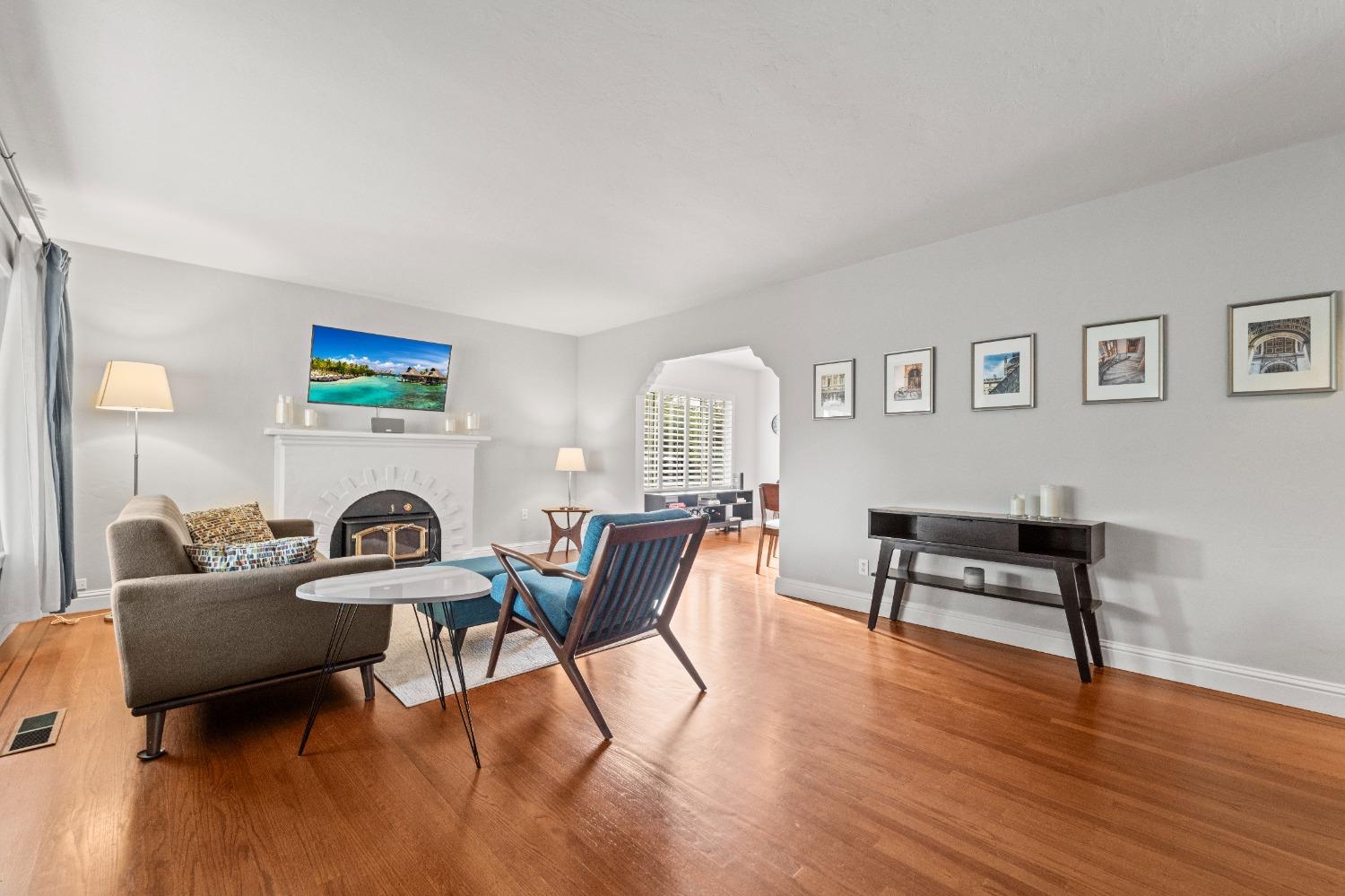 Dunnigan Realtors, Land Park,  642 Perkins Way, Sacramento, California, United States 95818, 2 Bedrooms Bedrooms, ,2 BathroomsBathrooms,Single Family Home,Sold Listings,Perkins Way,1372