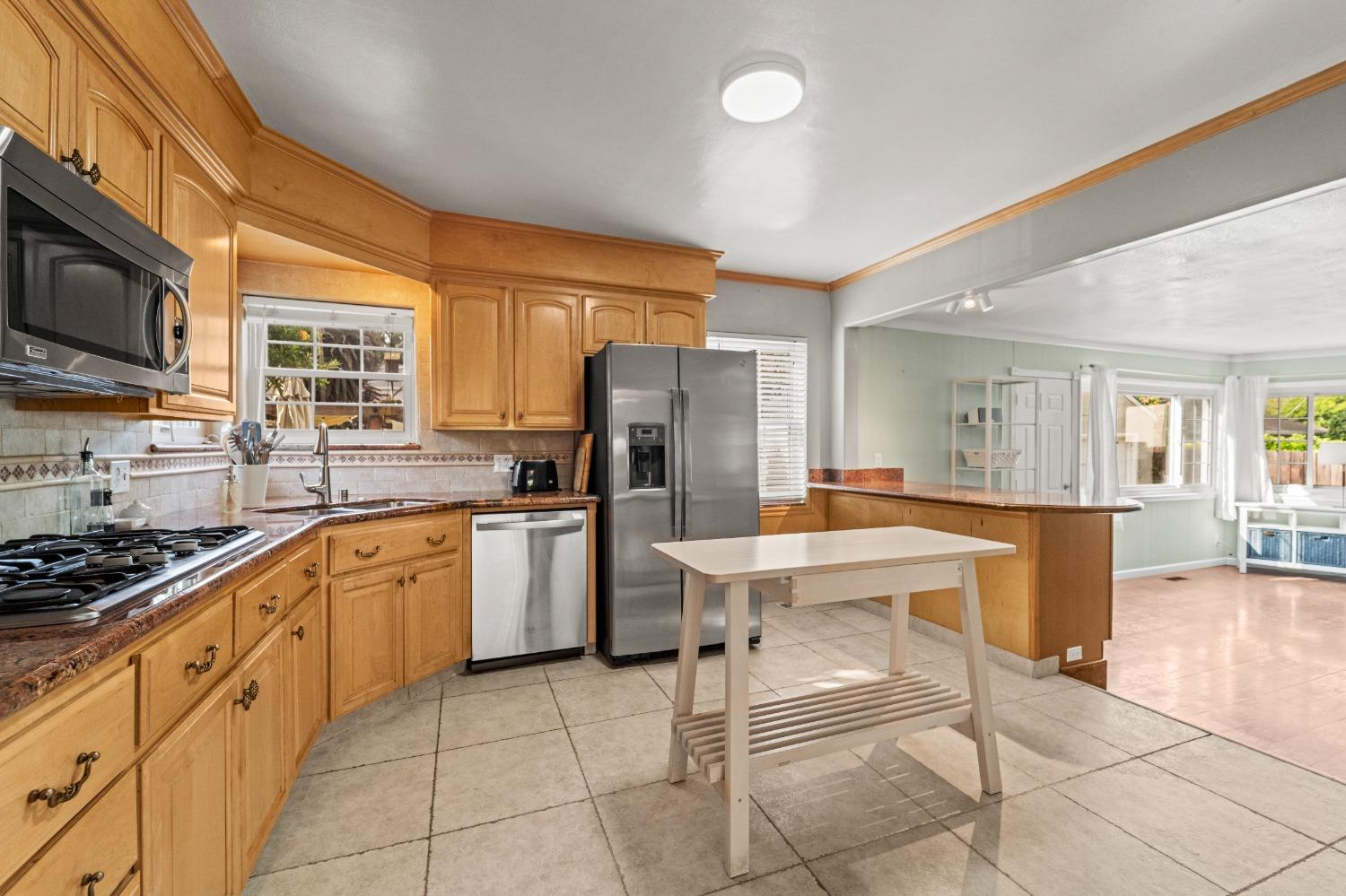 Dunnigan Realtors, Land Park,  642 Perkins Way, Sacramento, California, United States 95818, 2 Bedrooms Bedrooms, ,2 BathroomsBathrooms,Single Family Home,Sold Listings,Perkins Way,1372