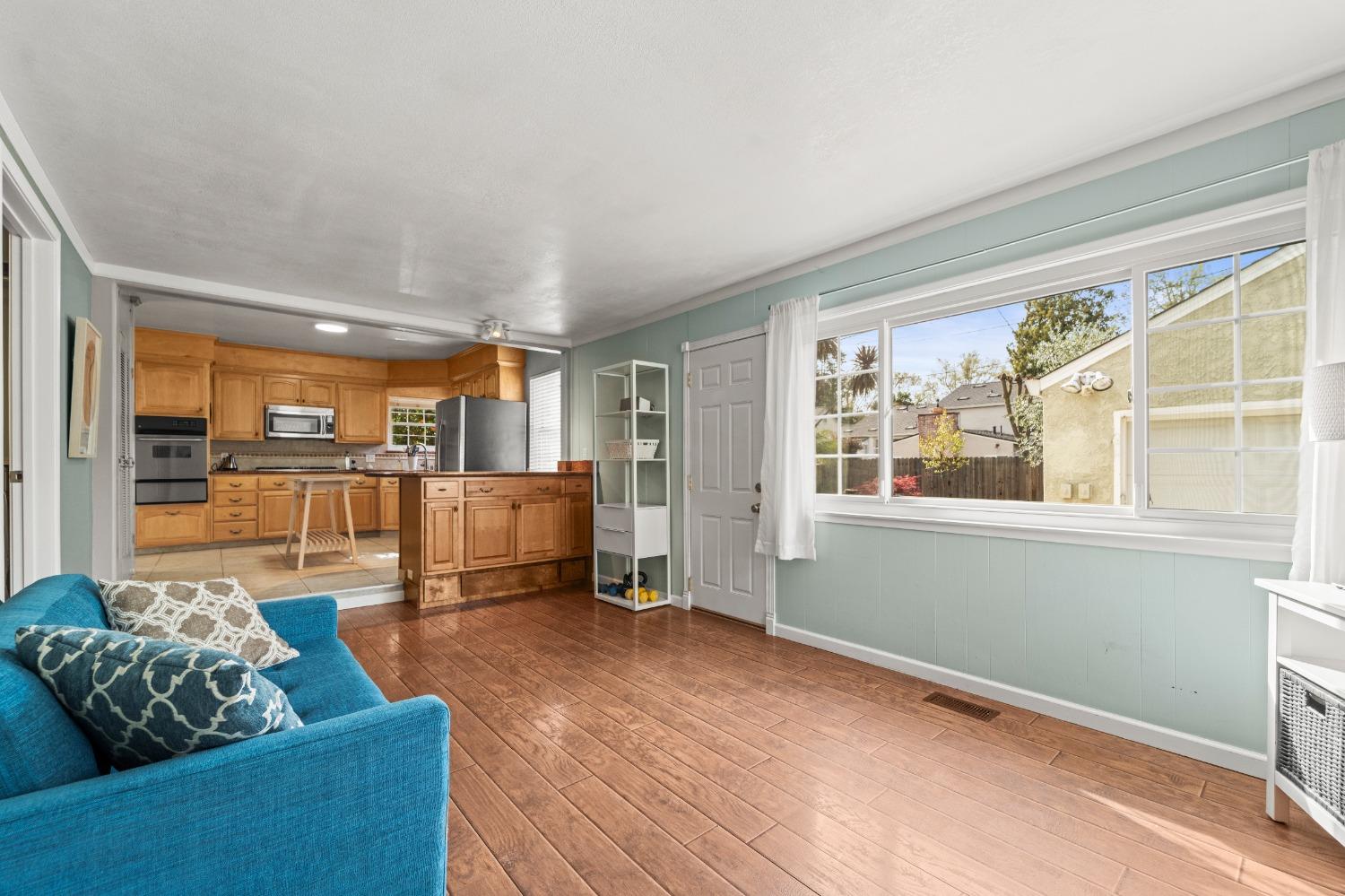 Dunnigan Realtors, Land Park,  642 Perkins Way, Sacramento, California, United States 95818, 2 Bedrooms Bedrooms, ,2 BathroomsBathrooms,Single Family Home,Sold Listings,Perkins Way,1372