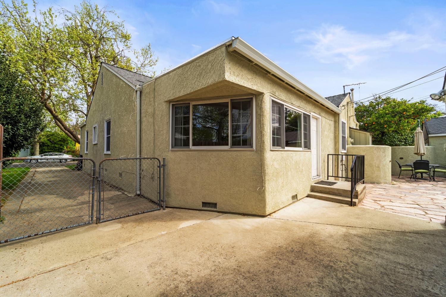 Dunnigan Realtors, Land Park,  642 Perkins Way, Sacramento, California, United States 95818, 2 Bedrooms Bedrooms, ,2 BathroomsBathrooms,Single Family Home,Sold Listings,Perkins Way,1372