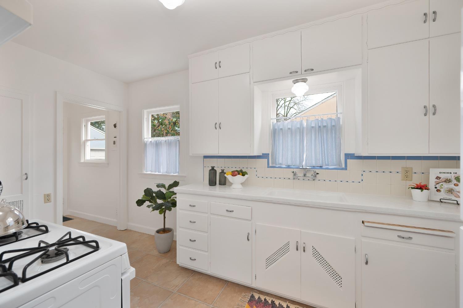 Dunnigan Realtors, Tahoe Park, 5117 8th Avenue, Sacramento, California, United States 95820, 2 Bedrooms Bedrooms, ,1 BathroomBathrooms,Single Family Home,Sold Listings,8th Avenue,1373