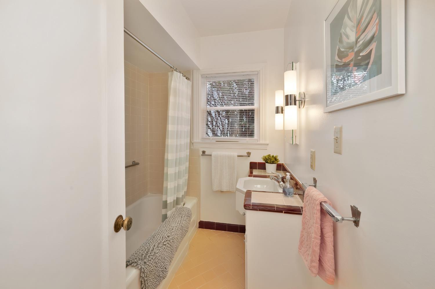 Dunnigan Realtors, Tahoe Park, 5117 8th Avenue, Sacramento, California, United States 95820, 2 Bedrooms Bedrooms, ,1 BathroomBathrooms,Single Family Home,Sold Listings,8th Avenue,1373