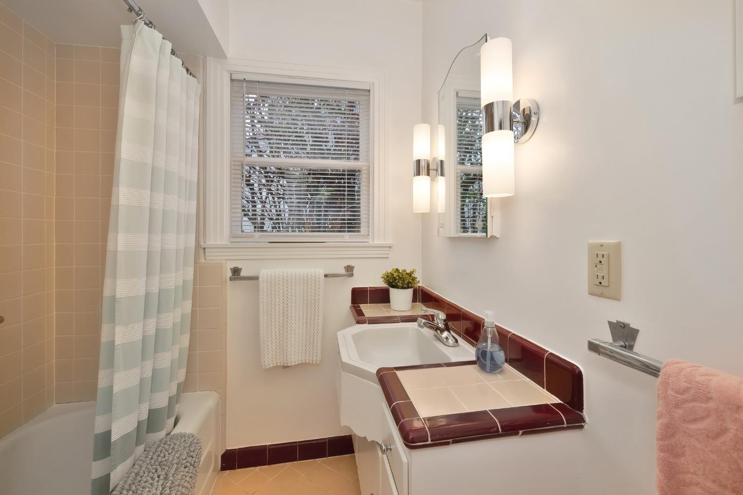 Dunnigan Realtors, Tahoe Park, 5117 8th Avenue, Sacramento, California, United States 95820, 2 Bedrooms Bedrooms, ,1 BathroomBathrooms,Single Family Home,Sold Listings,8th Avenue,1373