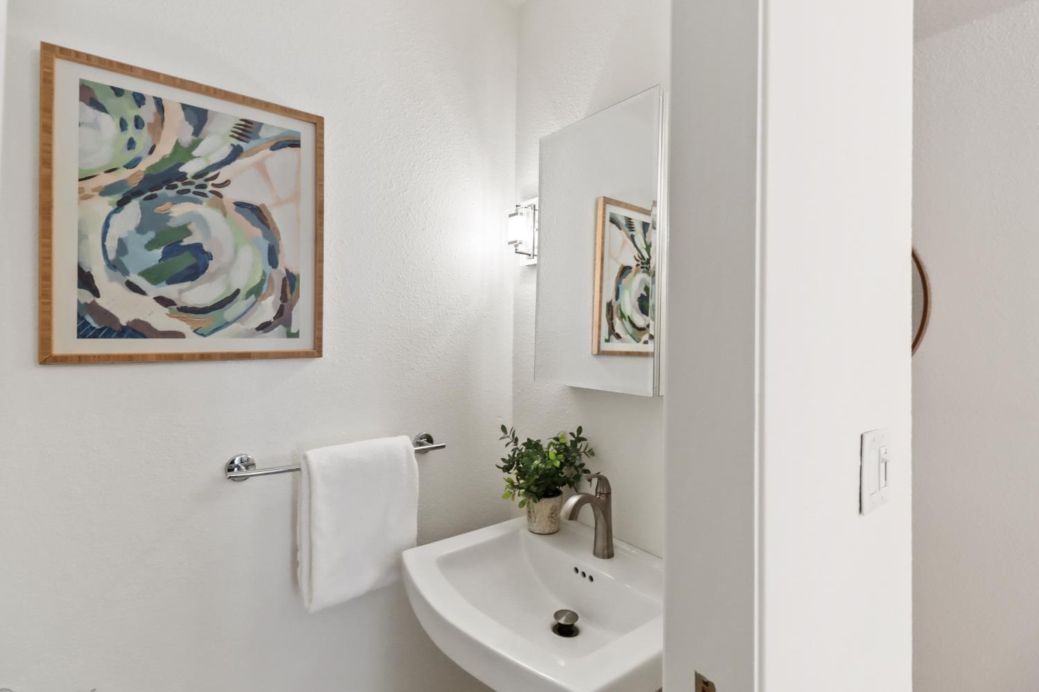 Dunnigan Realtors, Midtown, 956 Q St, Sacramento, California, United States 95811, 2 Bedrooms Bedrooms, ,1 BathroomBathrooms,Condominium,Active Listings,Q St,1374