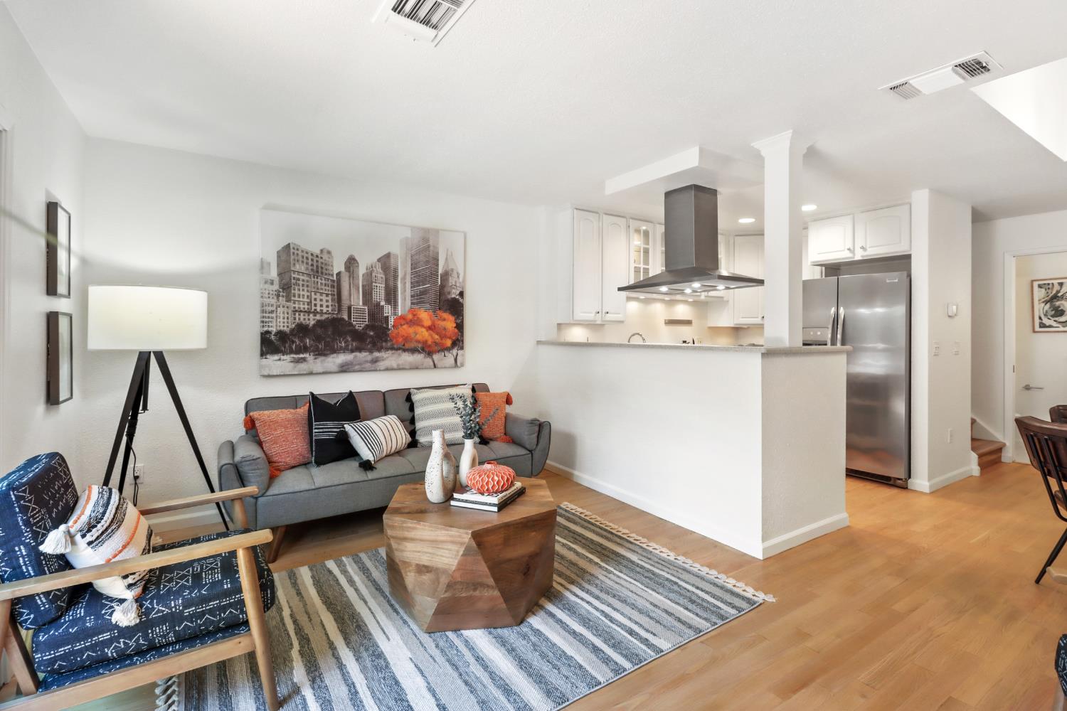 Dunnigan Realtors, Midtown, 956 Q St, Sacramento, California, United States 95811, 2 Bedrooms Bedrooms, ,1 BathroomBathrooms,Condominium,Active Listings,Q St,1374