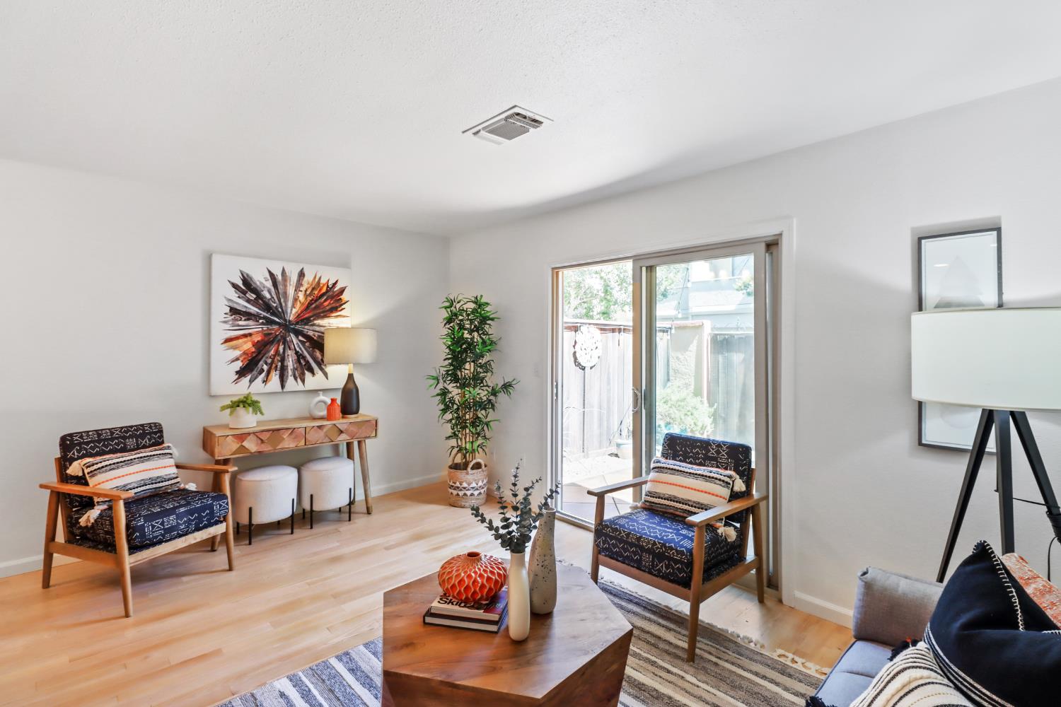 Dunnigan Realtors, Midtown, 956 Q St, Sacramento, California, United States 95811, 2 Bedrooms Bedrooms, ,1 BathroomBathrooms,Condominium,Active Listings,Q St,1374