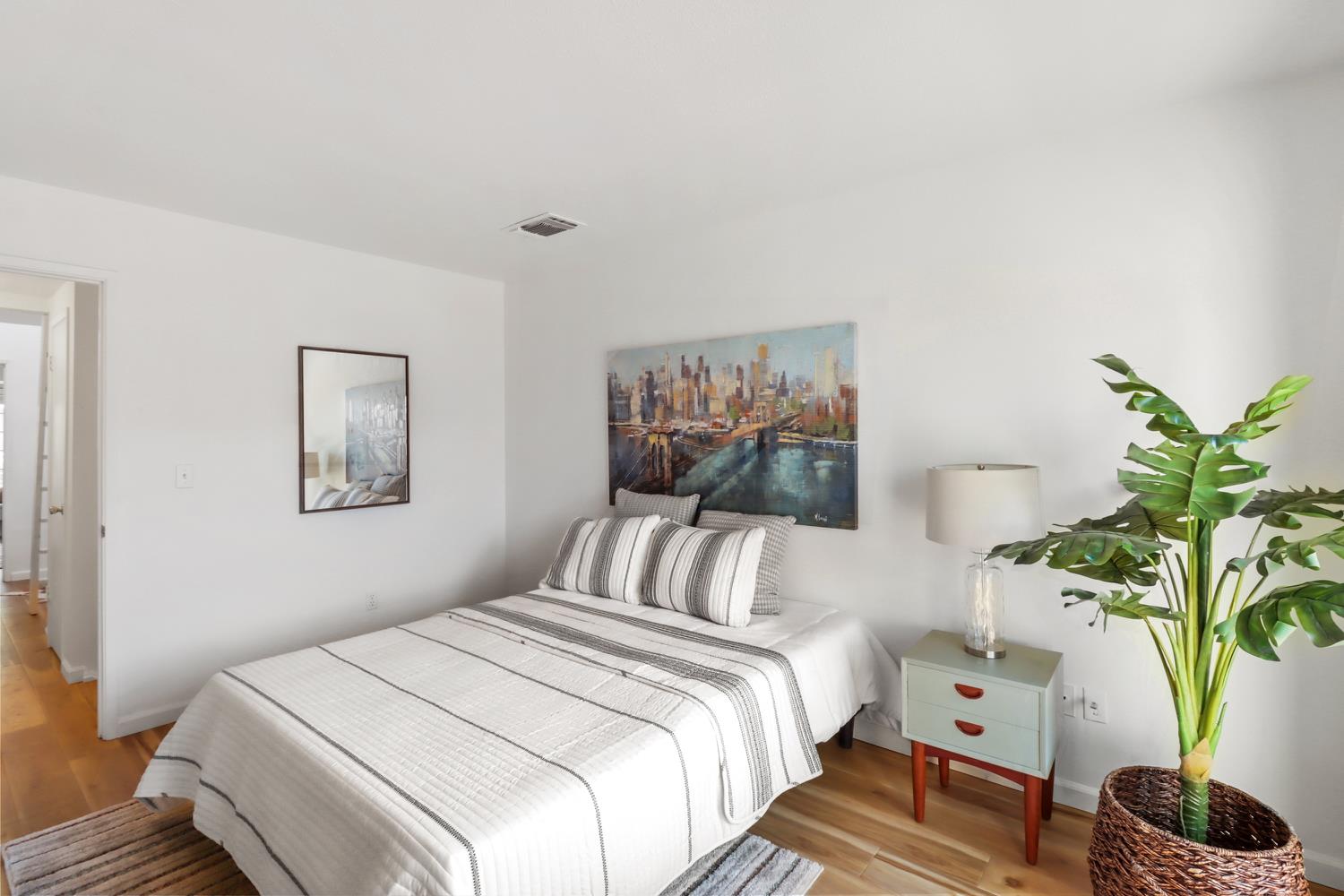 Dunnigan Realtors, Midtown, 956 Q St, Sacramento, California, United States 95811, 2 Bedrooms Bedrooms, ,1 BathroomBathrooms,Condominium,Active Listings,Q St,1374
