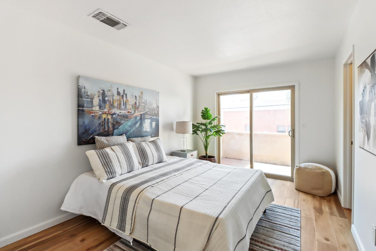 Dunnigan Realtors, Midtown, 956 Q St, Sacramento, California, United States 95811, 2 Bedrooms Bedrooms, ,1 BathroomBathrooms,Condominium,Active Listings,Q St,1374