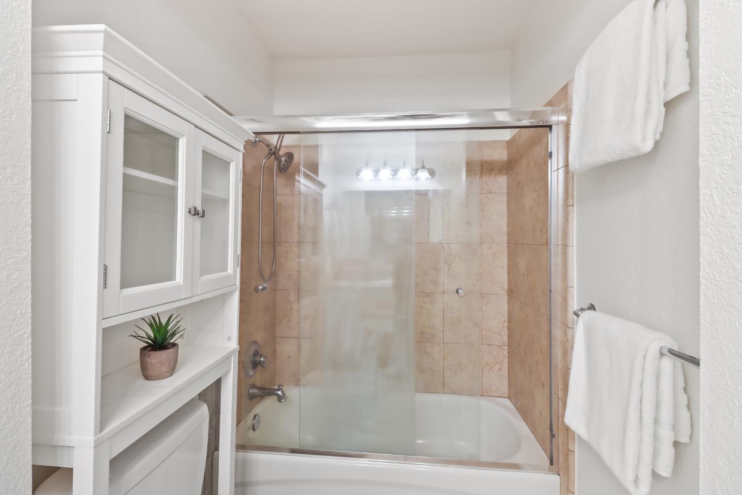 Dunnigan Realtors, Midtown, 956 Q St, Sacramento, California, United States 95811, 2 Bedrooms Bedrooms, ,1 BathroomBathrooms,Condominium,Active Listings,Q St,1374