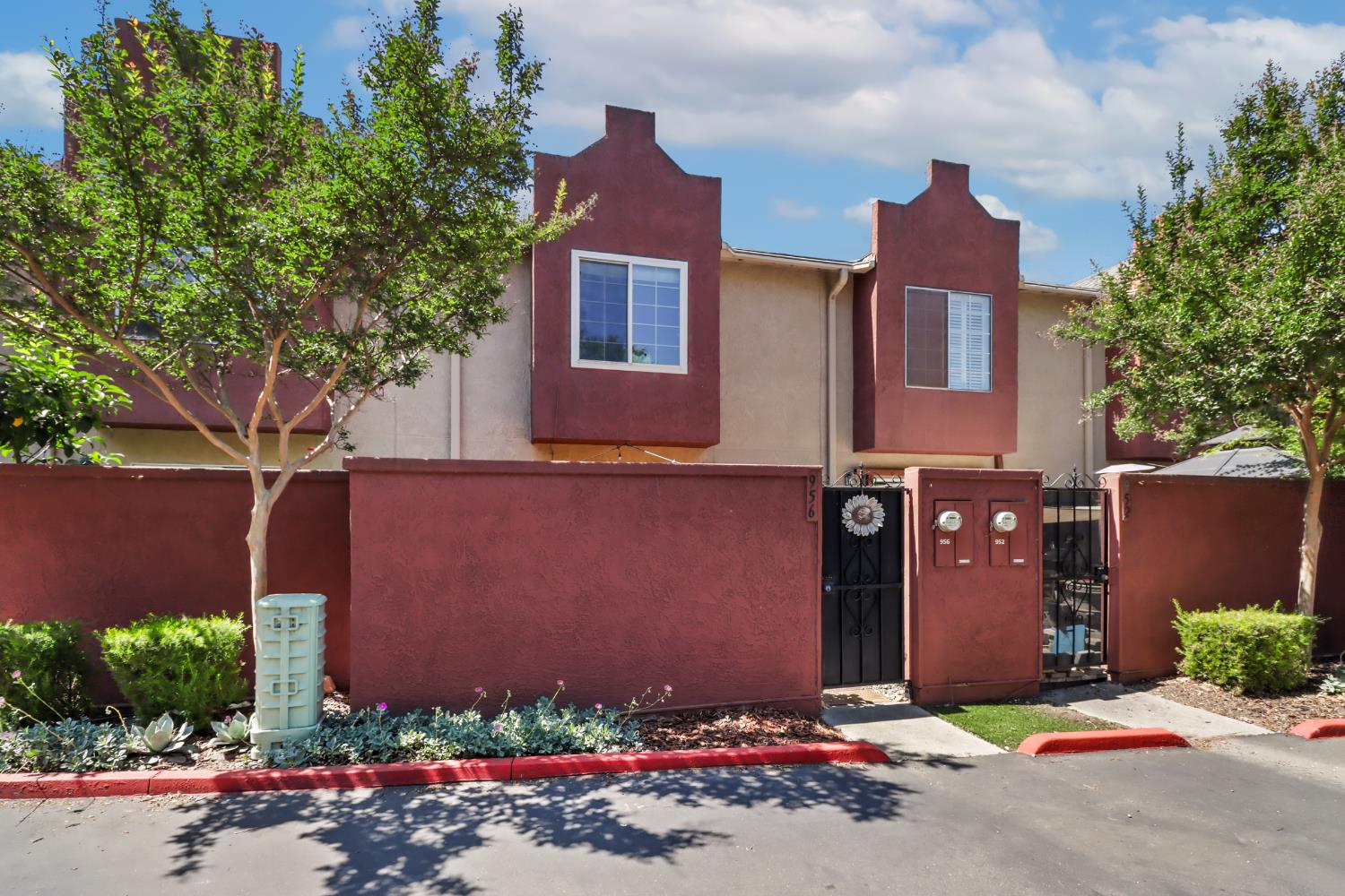 Dunnigan Realtors, Midtown, 956 Q St, Sacramento, California, United States 95811, 2 Bedrooms Bedrooms, ,1 BathroomBathrooms,Condominium,Active Listings,Q St,1374