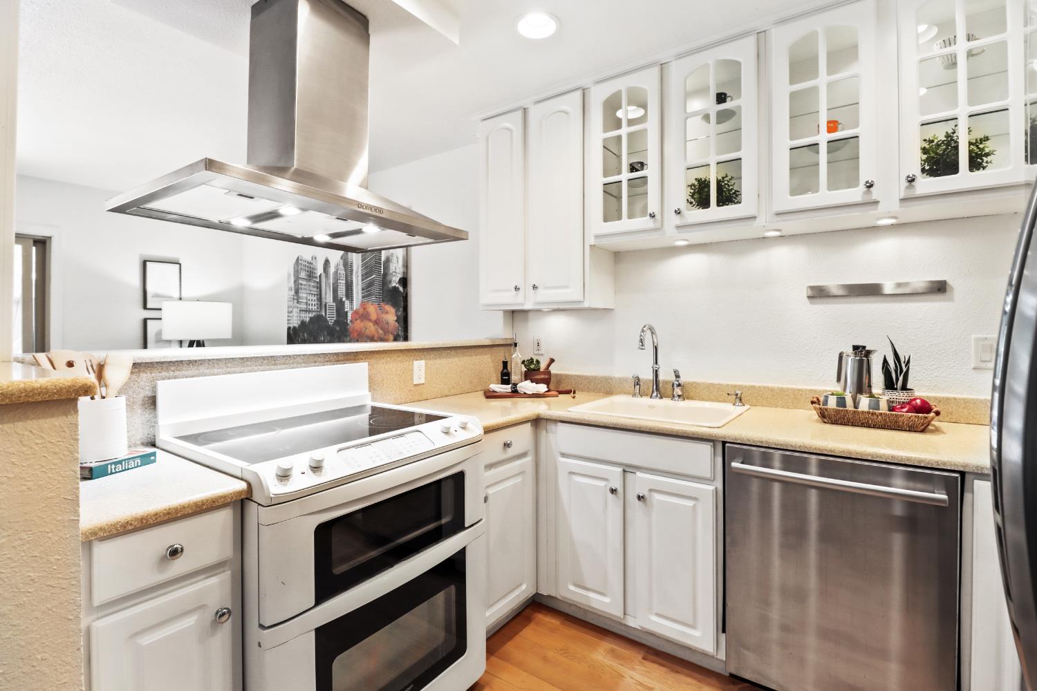 Dunnigan Realtors, Midtown, 956 Q St, Sacramento, California, United States 95811, 2 Bedrooms Bedrooms, ,1 BathroomBathrooms,Condominium,Active Listings,Q St,1374