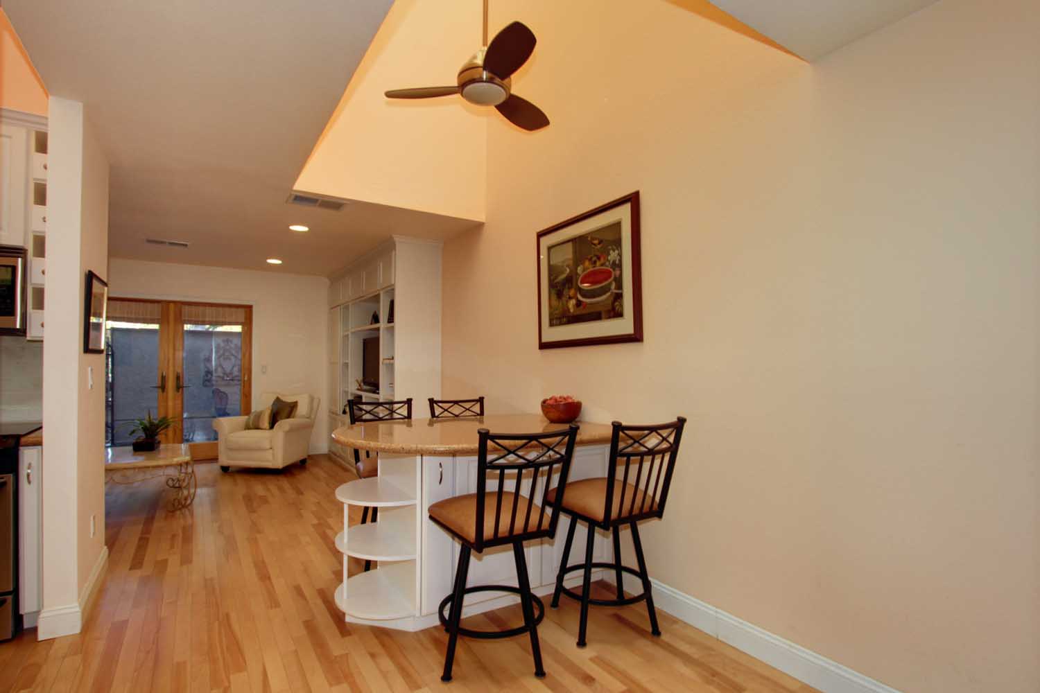 Dunnigan Realtors Donwtown 2 Bedrooms, Condominium, Sold Listings, Q Street, 1 Bathrooms, Listing ID 1061, Sacramento, Sacramento, California, United States, 95811,