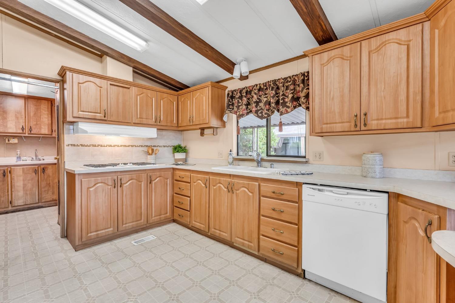 Sold, 2 Bedrooms, 2 Bathrooms, Mobile Home, Lakeview Village, Citrus Heights, 6125 Mame Ct, Citrus Heights, CA 95621-3562, Beth Christensen, Dunnigan Realtors, Top Agent