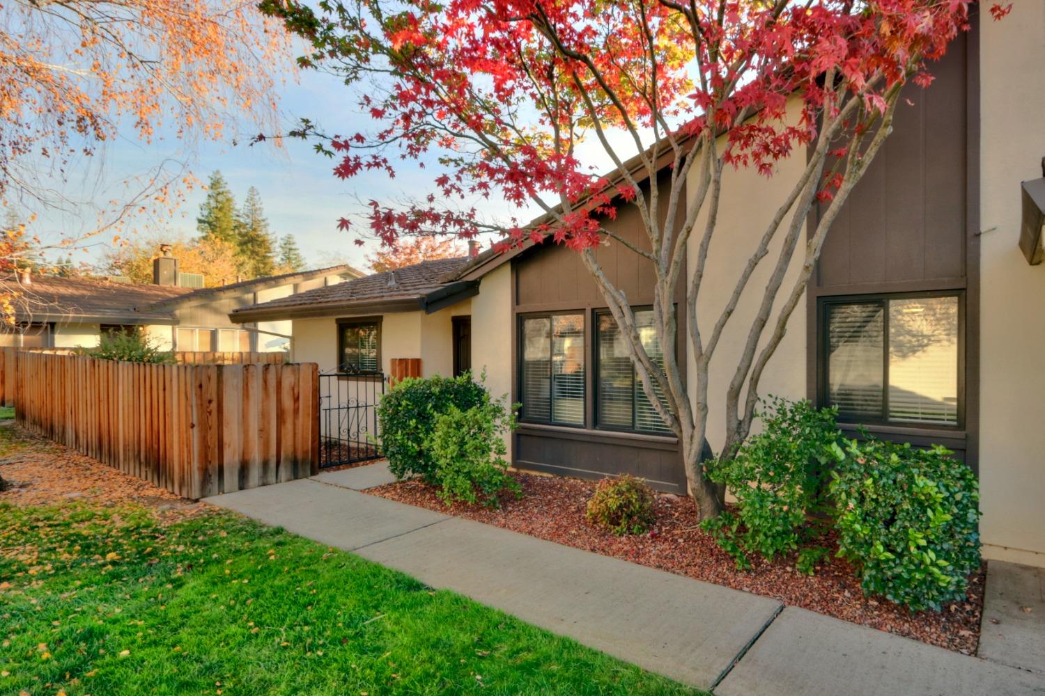 Sold, 3 Bedrooms, 2 Bathrooms, Townhouse, Briarwood Coloma, Rancho Cordova/Gold River, 2267 Autumnleaf Ln, Rancho Cordova, CA 95670-4203, Beth Christensen, Dunnigan Realtors, Top Agent