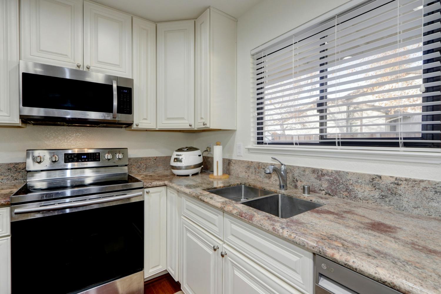 Sold, 3 Bedrooms, 2 Bathrooms, Townhouse, Briarwood Coloma, Rancho Cordova/Gold River, 2267 Autumnleaf Ln, Rancho Cordova, CA 95670-4203, Beth Christensen, Dunnigan Realtors, Top Agent