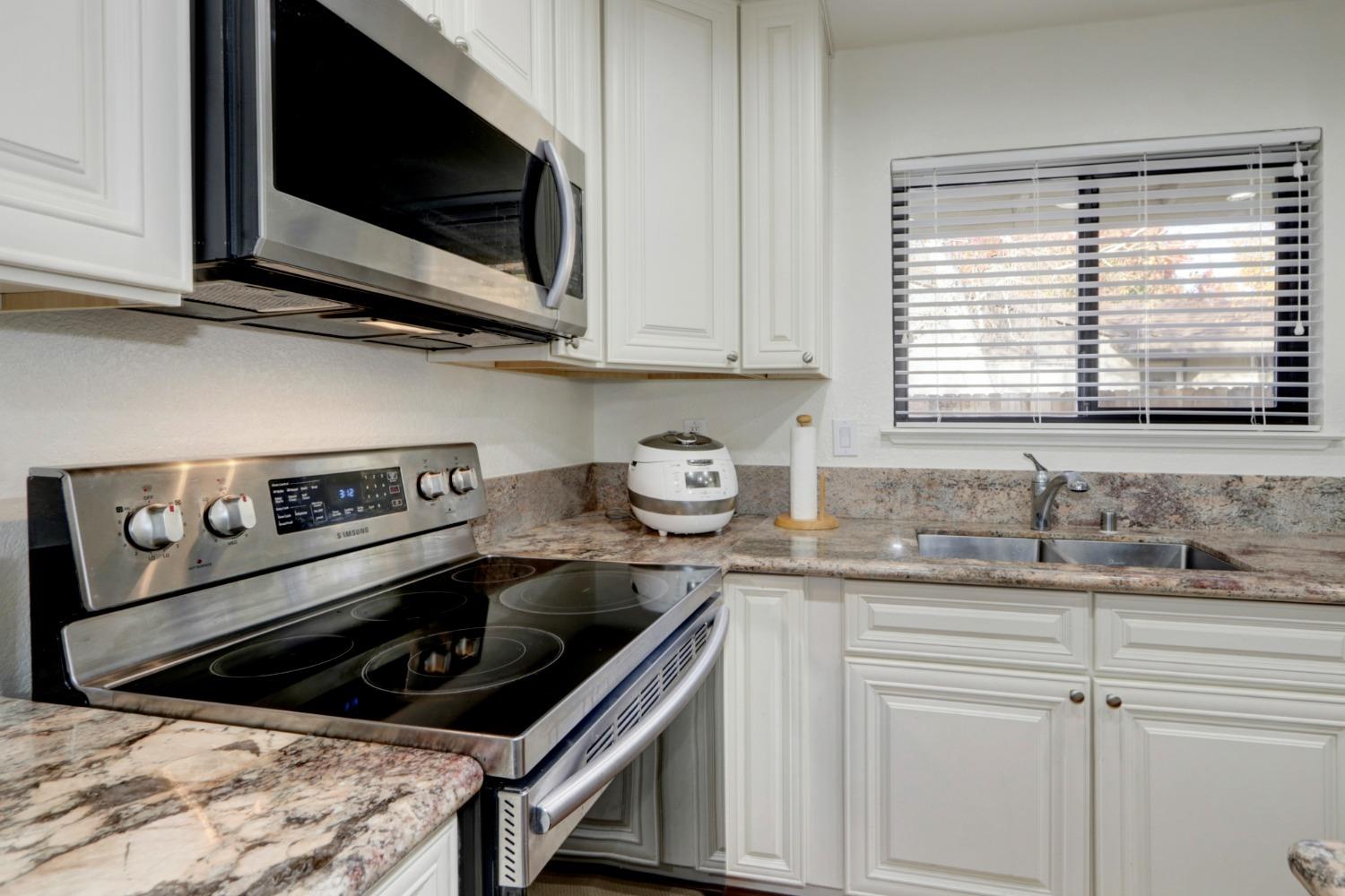 Sold, 3 Bedrooms, 2 Bathrooms, Townhouse, Briarwood Coloma, Rancho Cordova/Gold River, 2267 Autumnleaf Ln, Rancho Cordova, CA 95670-4203, Beth Christensen, Dunnigan Realtors, Top Agent