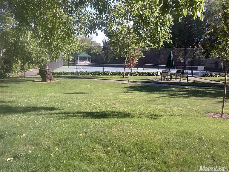 Sold, 2 Bedrooms, 1 Bathrooms, Condominium, Sacto Arden/Arcade Creek/Vicinity, 2229 Woodside Ln #4, Sacramento, CA 95825-8629, Beth Christensen, Dunnigan Realtors, Top Agent