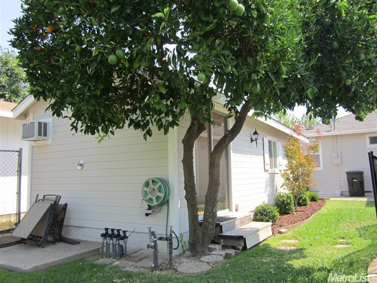 Sold, 2 Bedrooms, 1 Bathrooms, Single Family Home, East Sacramento & Vicinity, 2548 52nd St, Sacramento, CA 95817-1622, Beth Christensen, Dunnigan Realtors, Top Agent