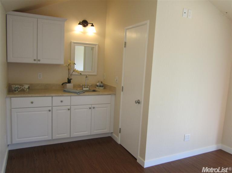 Sold, 2 Bedrooms, 1 Bathrooms, Single Family Home, East Sacramento & Vicinity, 2548 52nd St, Sacramento, CA 95817-1622, Beth Christensen, Dunnigan Realtors, Top Agent