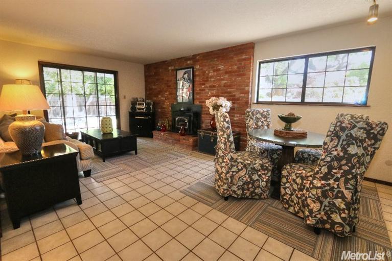 Sold, 3 Bedrooms, 2 Bathrooms, Single Family Home, Sacto So Land Park/Greenhaven, 6460 Driftwood St, Sacramento, CA 95831-1045, Beth Christensen, Dunnigan Realtors, Top Agent