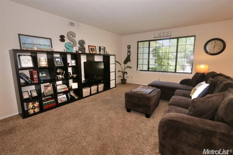 Sold, 3 Bedrooms, 2 Bathrooms, Single Family Home, Sacto So Land Park/Greenhaven, 6460 Driftwood St, Sacramento, CA 95831-1045, Beth Christensen, Dunnigan Realtors, Top Agent