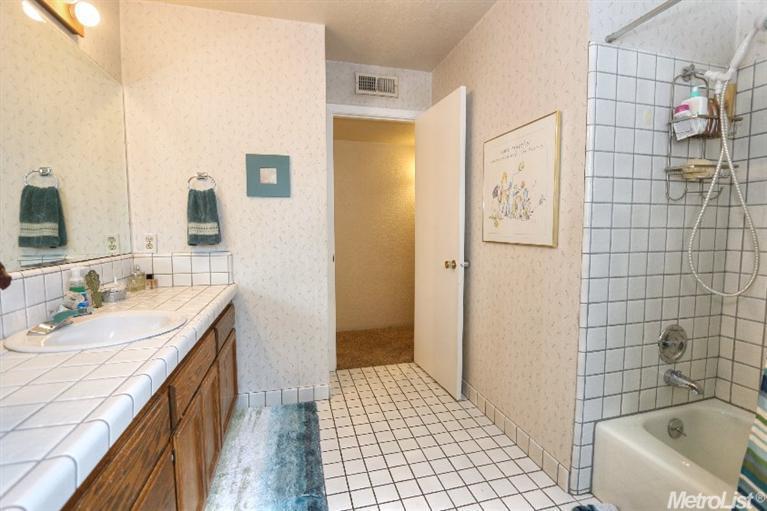 Sold, 3 Bedrooms, 2 Bathrooms, Single Family Home, Sacto So Land Park/Greenhaven, 6460 Driftwood St, Sacramento, CA 95831-1045, Beth Christensen, Dunnigan Realtors, Top Agent