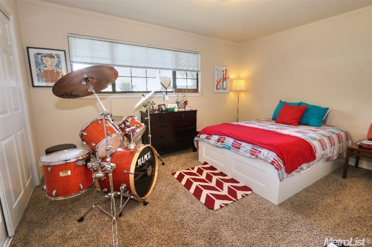 Sold, 3 Bedrooms, 2 Bathrooms, Single Family Home, Sacto So Land Park/Greenhaven, 6460 Driftwood St, Sacramento, CA 95831-1045, Beth Christensen, Dunnigan Realtors, Top Agent