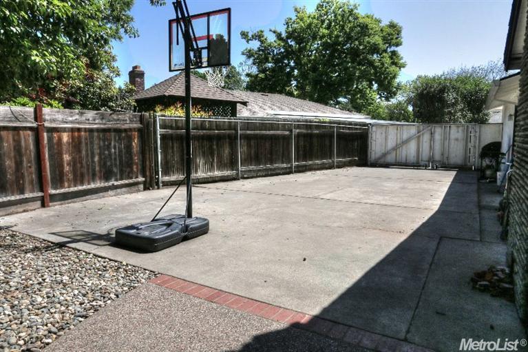 Sold, 3 Bedrooms, 2 Bathrooms, Single Family Home, Sacto So Land Park/Greenhaven, 6460 Driftwood St, Sacramento, CA 95831-1045, Beth Christensen, Dunnigan Realtors, Top Agent