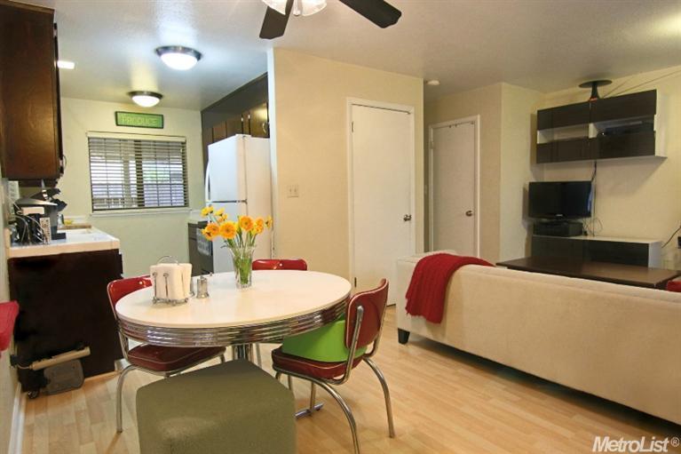 Sold, 2 Bedrooms, 1 Bathrooms, Condominium, Sacramento Downtown/Midtown, 2418 P St #A, Sacramento, CA 95816-6273, Beth Christensen, Dunnigan Realtors, Top Agent