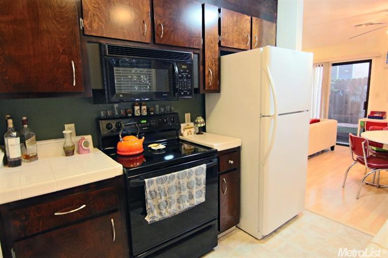 Sold, 2 Bedrooms, 1 Bathrooms, Condominium, Sacramento Downtown/Midtown, 2418 P St #A, Sacramento, CA 95816-6273, Beth Christensen, Dunnigan Realtors, Top Agent