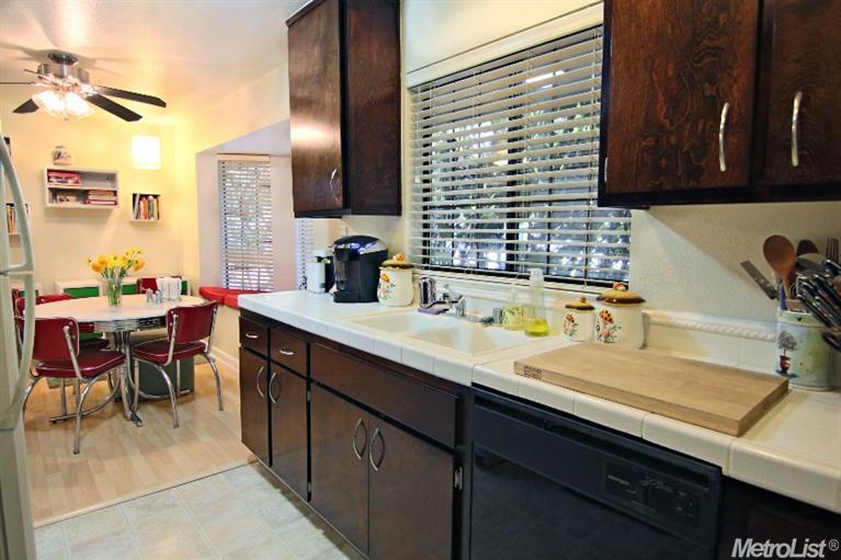 Sold, 2 Bedrooms, 1 Bathrooms, Condominium, Sacramento Downtown/Midtown, 2418 P St #A, Sacramento, CA 95816-6273, Beth Christensen, Dunnigan Realtors, Top Agent